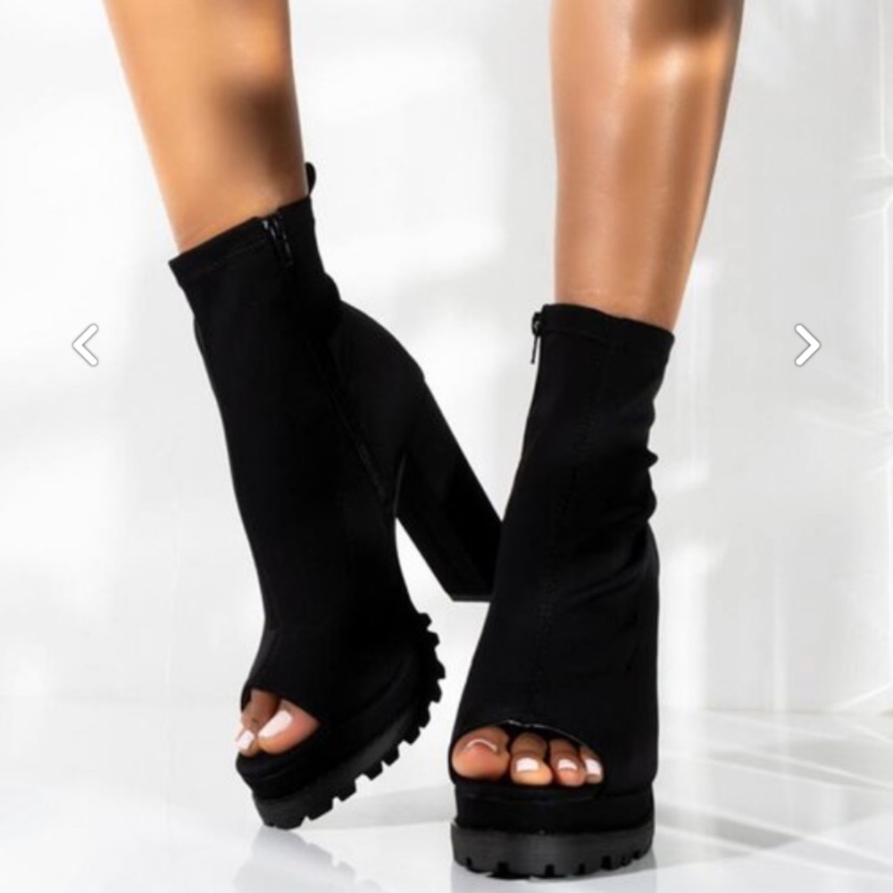 Open Toe Chunky Heel Bootie Size 8